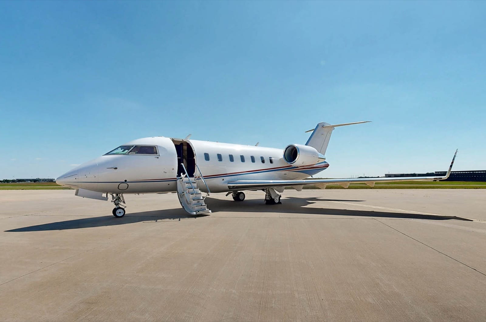 Bombardier Challenger 604 — Heavy Jet jet